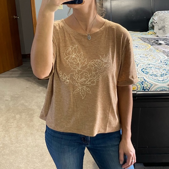 Joyfolie Floral Print Tee - Picture 3 of 11